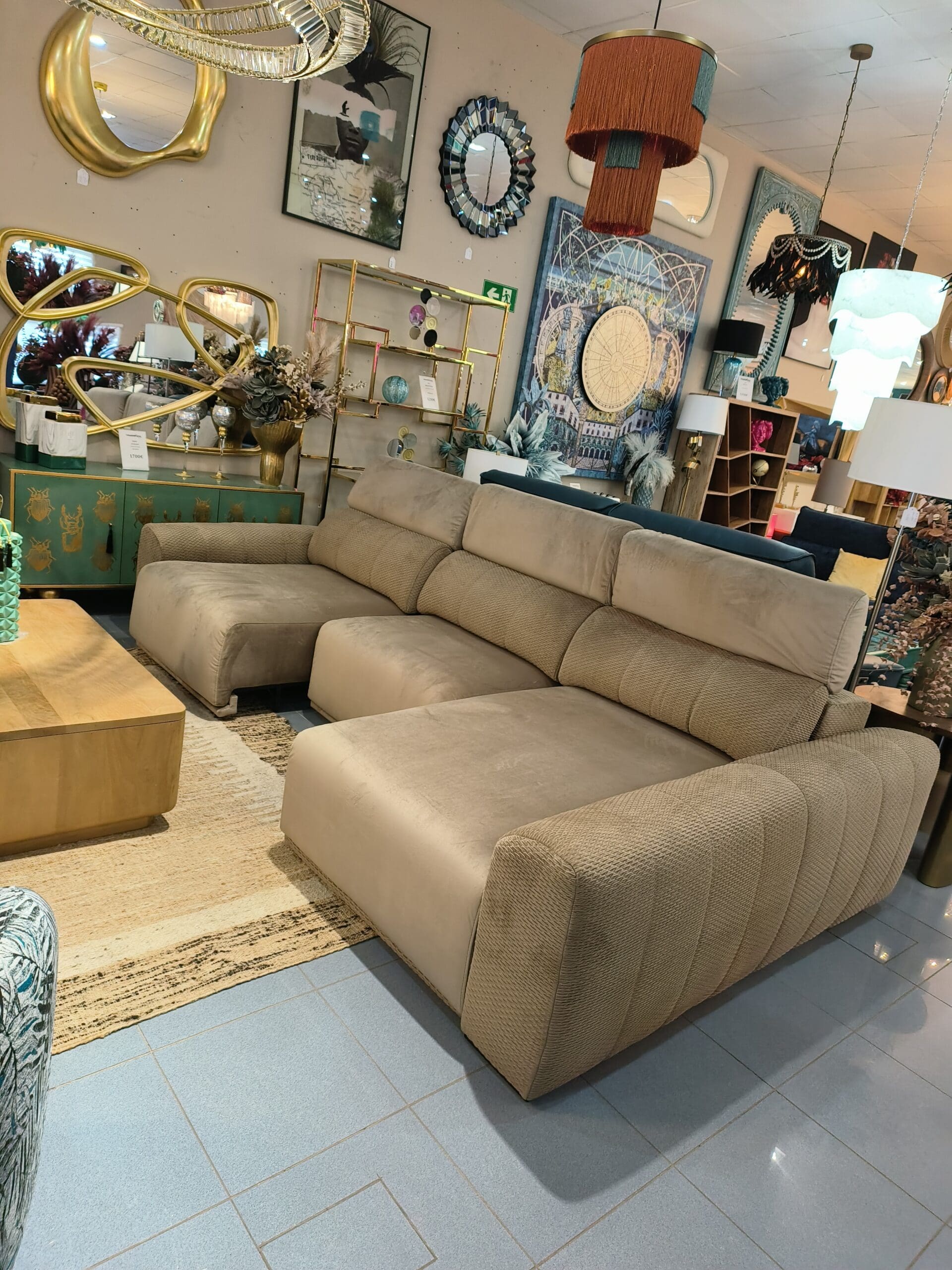 KELLY CHAISE DRCHA T.LIUJO10/BRUNEI 10