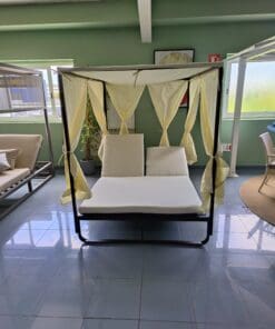 TUMBONA DOBLE CON CORTINAS